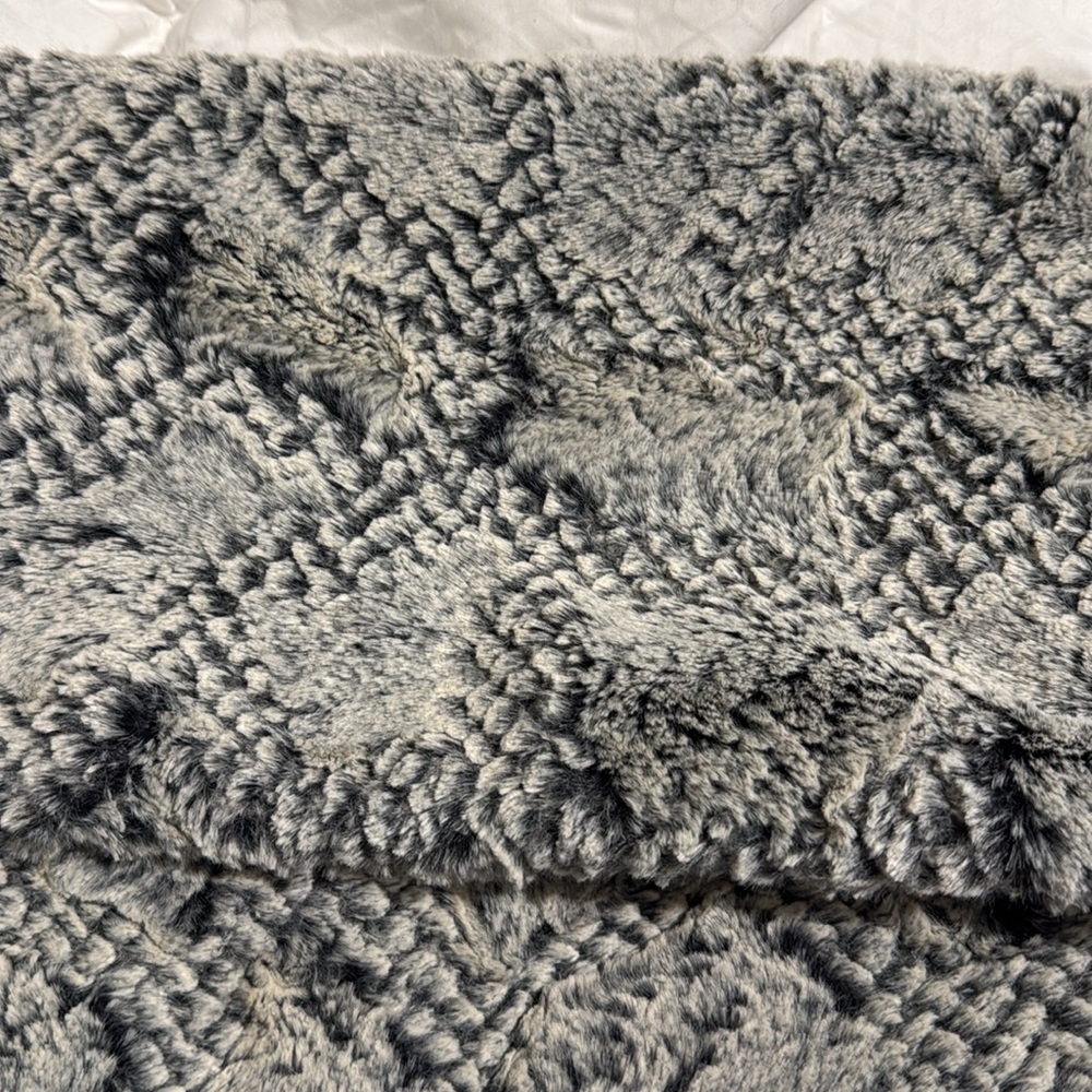 NWOT LOFT Vintage Faux Fur Infinity Scarf in Grey Tones, never worn - Picture 3 of 4